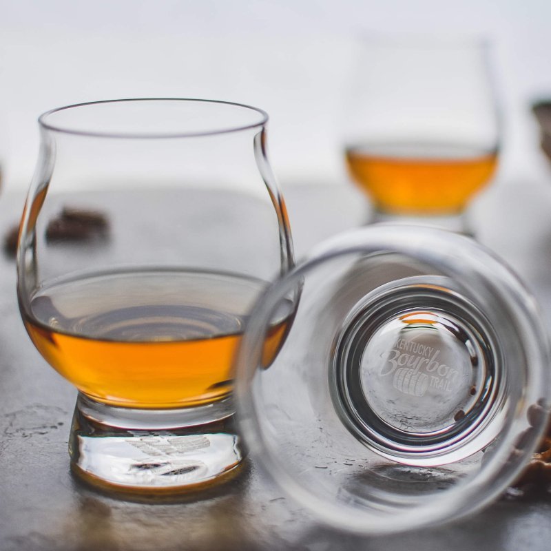 Libbey Signature Kentucky Bourbon Trail Whiskey Tasting Set, 4 Whiskey Glasses with Wood Paddle - FCHF CITY