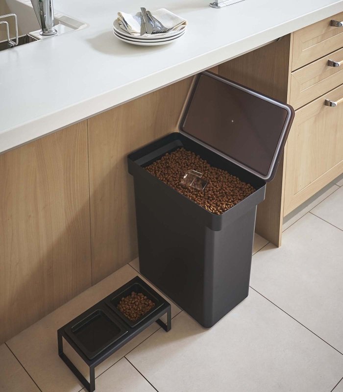 Rolling Airtight Pet Food Container (25 lbs.) - FCHF CITY